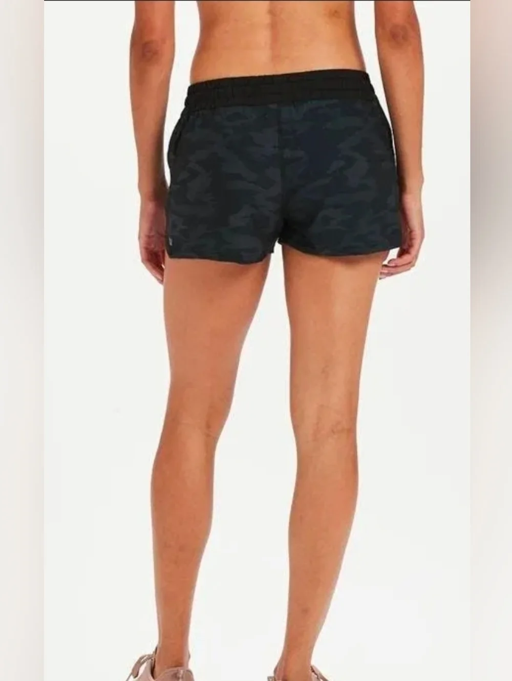 Vuori Clementine 2.0 Shorts 2.5" Black Camo S Athletic Running Gym Shorts - Picture 3 of 9